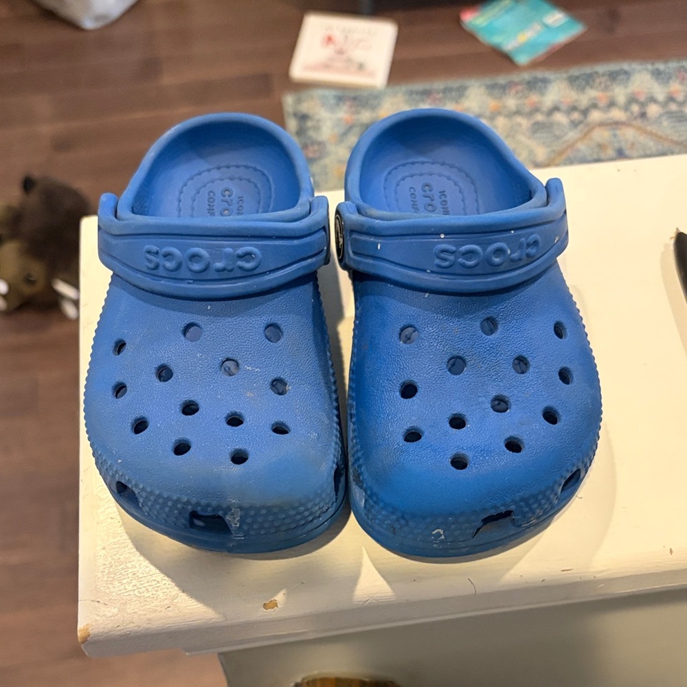 Crocs Kids Classic Clog - Blue size 8 toddler